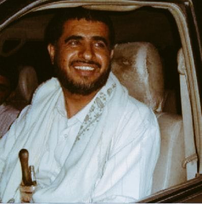 مديرعام مديرية عتق  الاخ
علي عامريقدم استقالته من عضوية حزب الاوساخ ويعلن وقوفة الى جانب اهله في شبوة والجنوب 
واصفا
محافظه شبوة بانه فقدسيطرته على زمام المحافظة
وأن المحافظة باتت تدار ادارياعبرالهاتف من مارب وعسكرياعبر غرفة عمليات في لعقلة
وفق  مطط سيهلك الحرث والنسل.