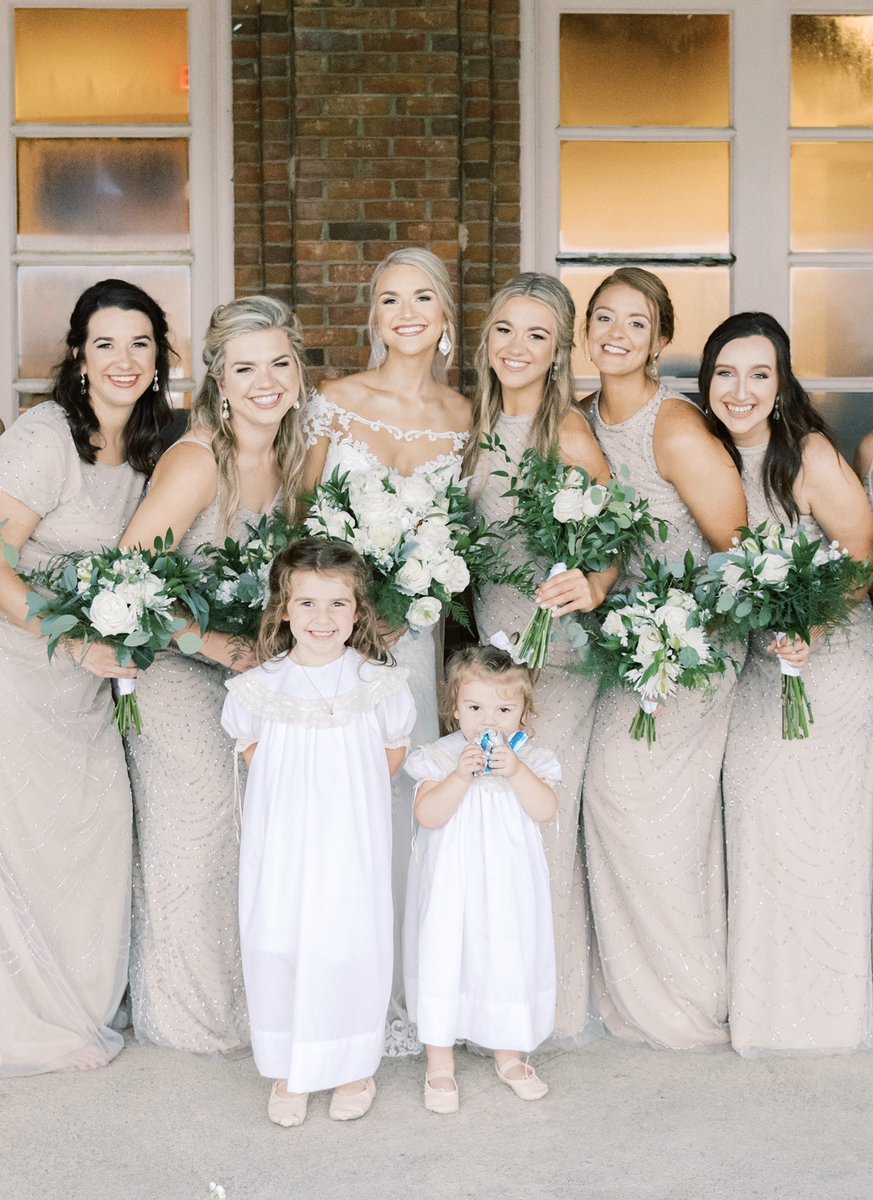 madyrivera's tweet photo. Shoutout to @ricekrispies for keeping the flower girl happy and allowing the show to go on #sponsorus https://t.co/bvMCAIlQdj