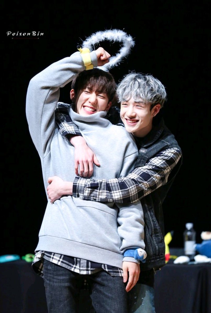 Чанбин и банчан. Чанбин и банчан. Stray kids бан чан. Бан чан и чанбин stray kids. Чанбин и банчан.