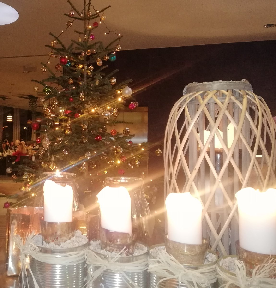 aviva_hotel's tweet photo. 🎅 Schön ist der AVIVA Christbaum 2019 geworden, oder? Wir wünschen allen Frohe Weihnachten! Euer AVIVA Team🎅 https://t.co/NmWWHwQS7c