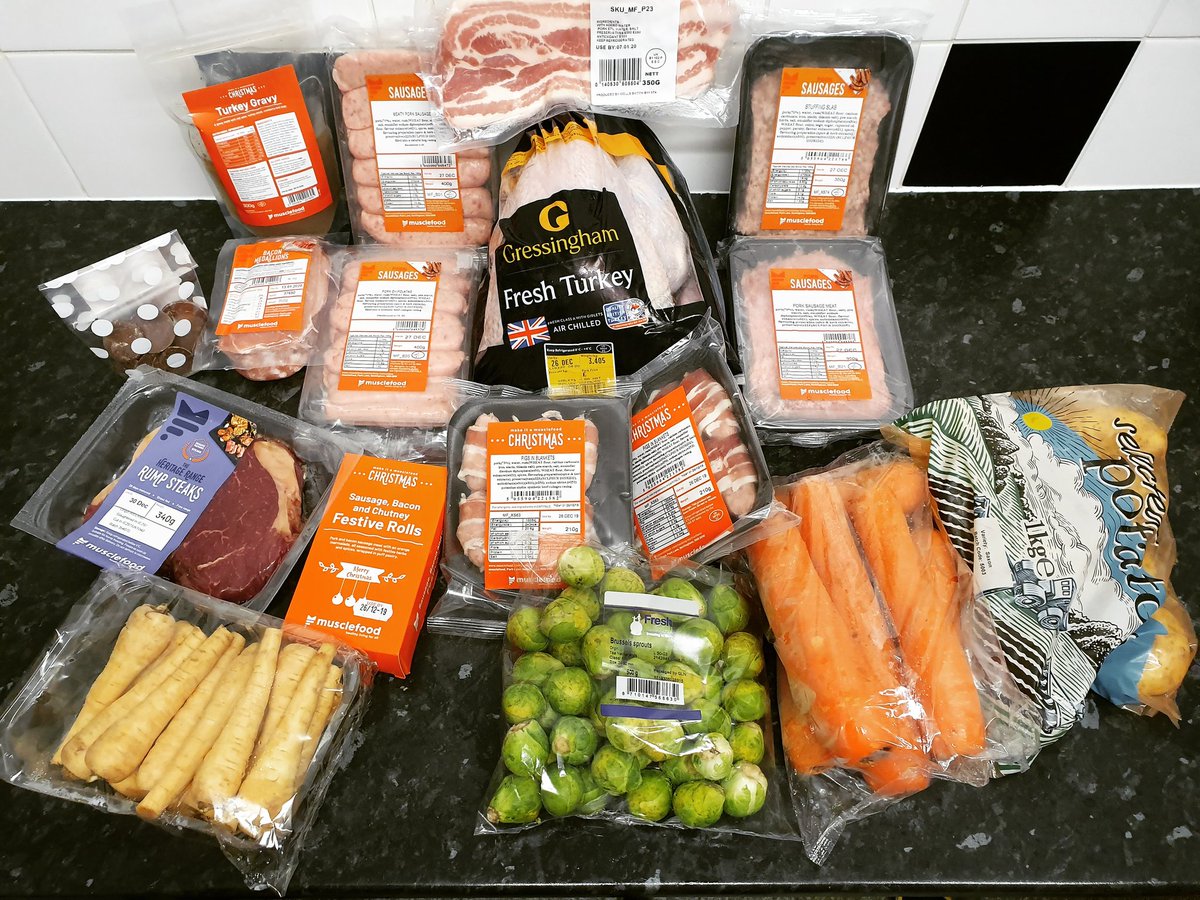 davidtinker28's tweet image. Fresh Christmas hamper  has arrived from @MuscleFoodUK 👍🏼 looking forward to Christmas dinner with all this fresh food 👍🏼💪🏻🎅🍗🦃🥕🥔 #musclefood #musclefoods #tweetyourmeat #fuelyourambition #chrismashampers #christmasdinner #turkey #freshfood #freshmeat