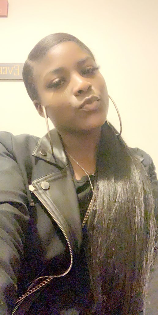 pytink's tweet photo. & my chocolate b*tch, she my Hershey kisses๐ฅฐ HAPPY CAPRICORN SZN LIL WHORESโ๏ธ๐ #DaRealGoat #UnicornSeason #RealBitchHoliday https://t.co/pDpcmARZ65