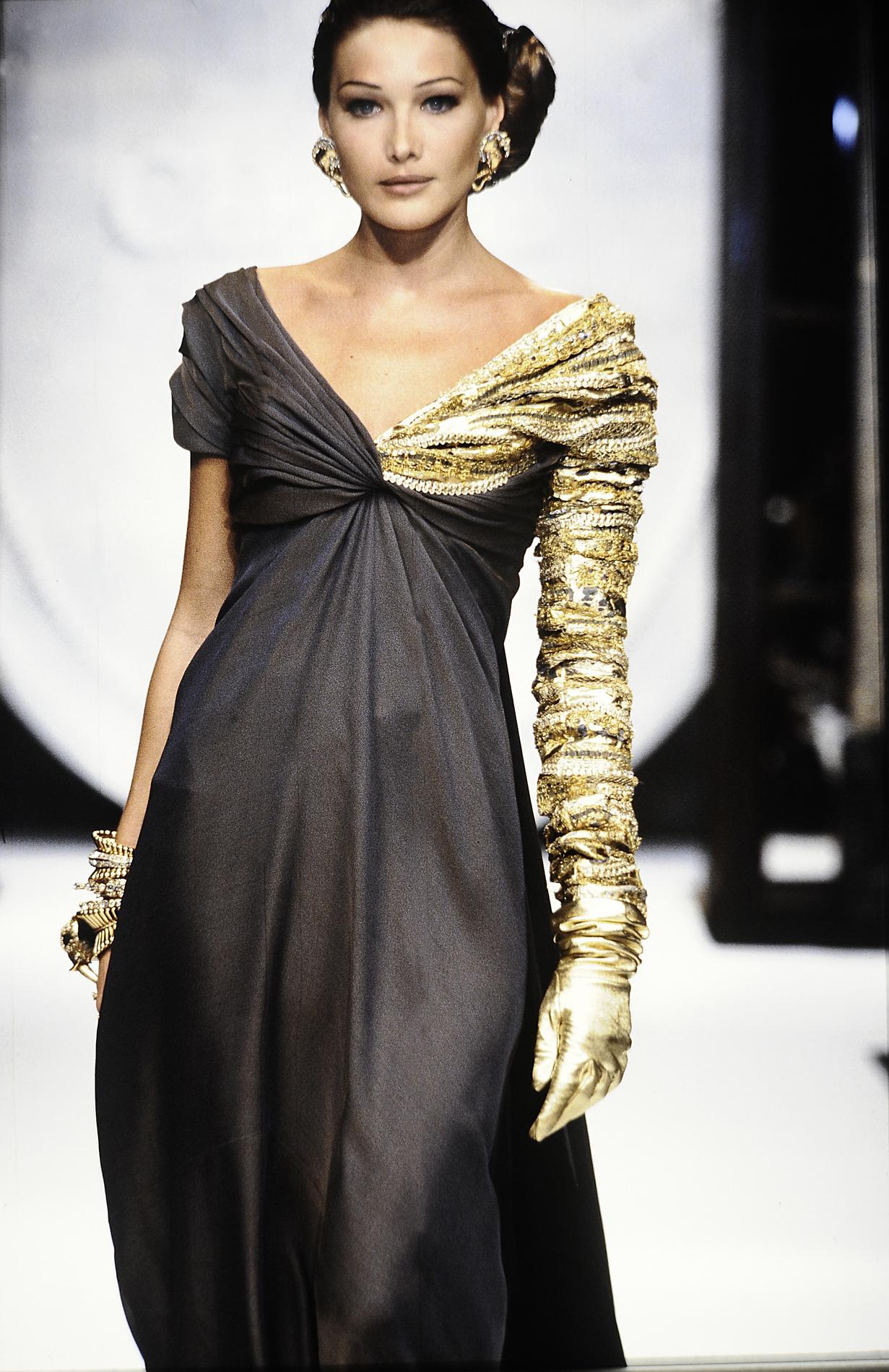 Happy Birthday to Model Carla Bruni who turns 52 today! 
