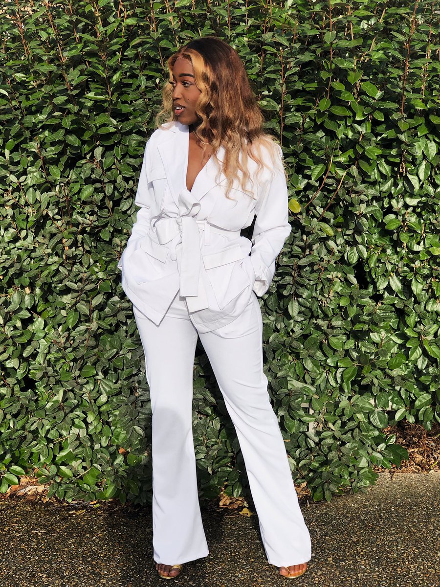 SaadCouture's tweet image. The #Bossy Suit. 
🏷90€ | 60 000F CFA (hors frais de port)
Tenue payable en deux fois. 

🛍Disponible sur commandes et sur mesures uniquement.  
🎨Coloris au choix 

Toutes les infos en DM, mail. 
Service client : +33 6 41 53 81 29 

GET YOURS NOW BEAUTIES! ✨

#saadcouture