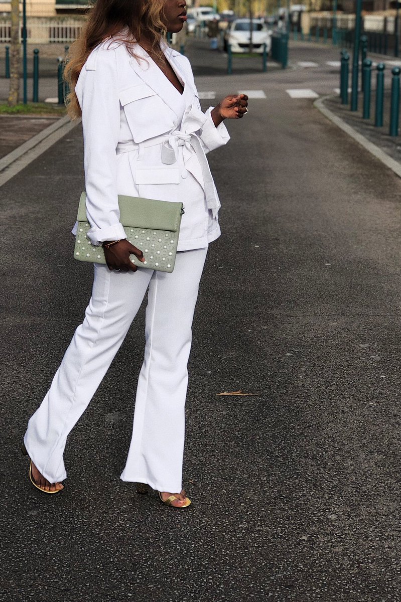 SaadCouture's tweet image. The #Bossy Suit. 
🏷90€ | 60 000F CFA (hors frais de port)
Tenue payable en deux fois. 

🛍Disponible sur commandes et sur mesures uniquement.  
🎨Coloris au choix 

Toutes les infos en DM, mail. 
Service client : +33 6 41 53 81 29 

GET YOURS NOW BEAUTIES! ✨

#saadcouture