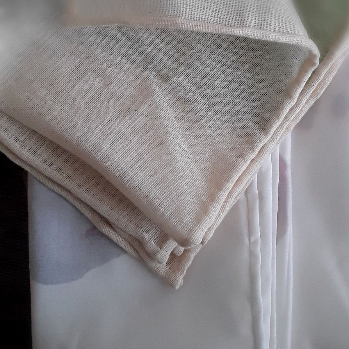 RollHem's tweet image. Linen rolled hems for pocket squares we recently finished for the amazing @K2Screen #handrollhem #rollhemservices #cotton #production #tailormade #London #kneckties #pocketsquares #printdesigners #printstudents #xmasgifts #digitalprinting #accessories #tailormade #digitaltextiles