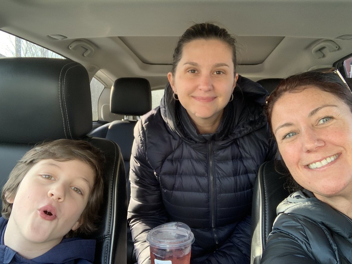 christiebabble's tweet photo. Great day 🌞 to hand out winter items with BVegas🎰 @ Memorial Park in Downtown @oshawacity. We were joined this year by @Tanyamoore119! #bekind #moregiving 🧤🧣🧦🧢 https://t.co/Cdq3wqCsv0