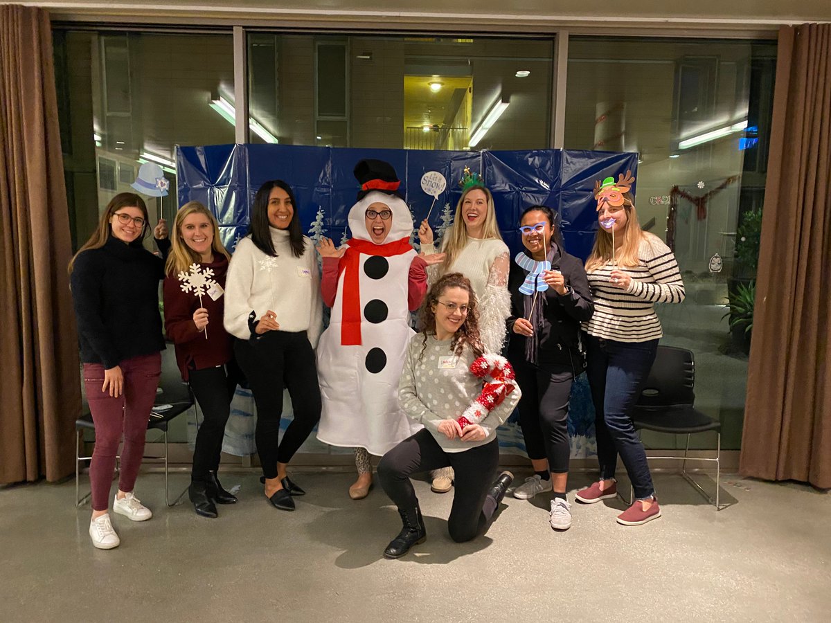 JLLosAngeles's tweet photo. JLLA volunteers participated in a Done In A Day with @thebirthdaypartyproject last week by decorating and facilitating games for families! #TBPPLA hosts monthly birthday parties at homeless and transitional living facilities across the country. #JLLosAngeles #Joychangeslives https://t.co/MSI1I0BDu8