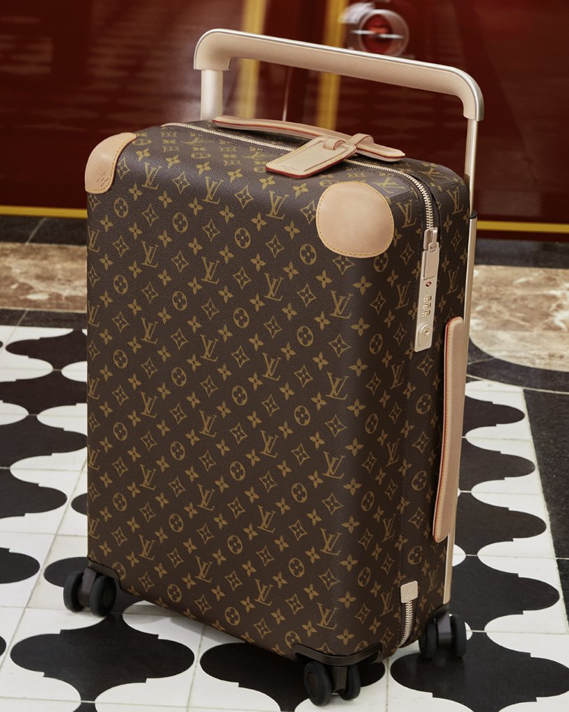 Louis Vuitton on X: For the devoted travelers. The innovative Horizon  suitcase in Monogram from the latest Spirit of Travel Campaign. See # LouisVuitton's wide range of travel bags at    /