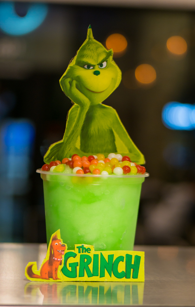 sumosnowaz's tweet photo. 🎄🎄Happy Holiday Deals❗️BOGO 50% on all HOLIDAY Drinks Series. Limit 2. Promo available Dec. 23rd ONLY &amp; cannot be combined with other promos &amp; discounts. The Grinch Slushee #sumosnow https://t.co/nTLMNuJ1U7