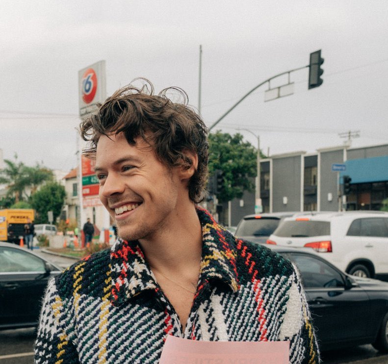 hstylespics's tweet photo. harry styles                        harry styles
      then                                     now https://t.co/ZbmJeTUK0G