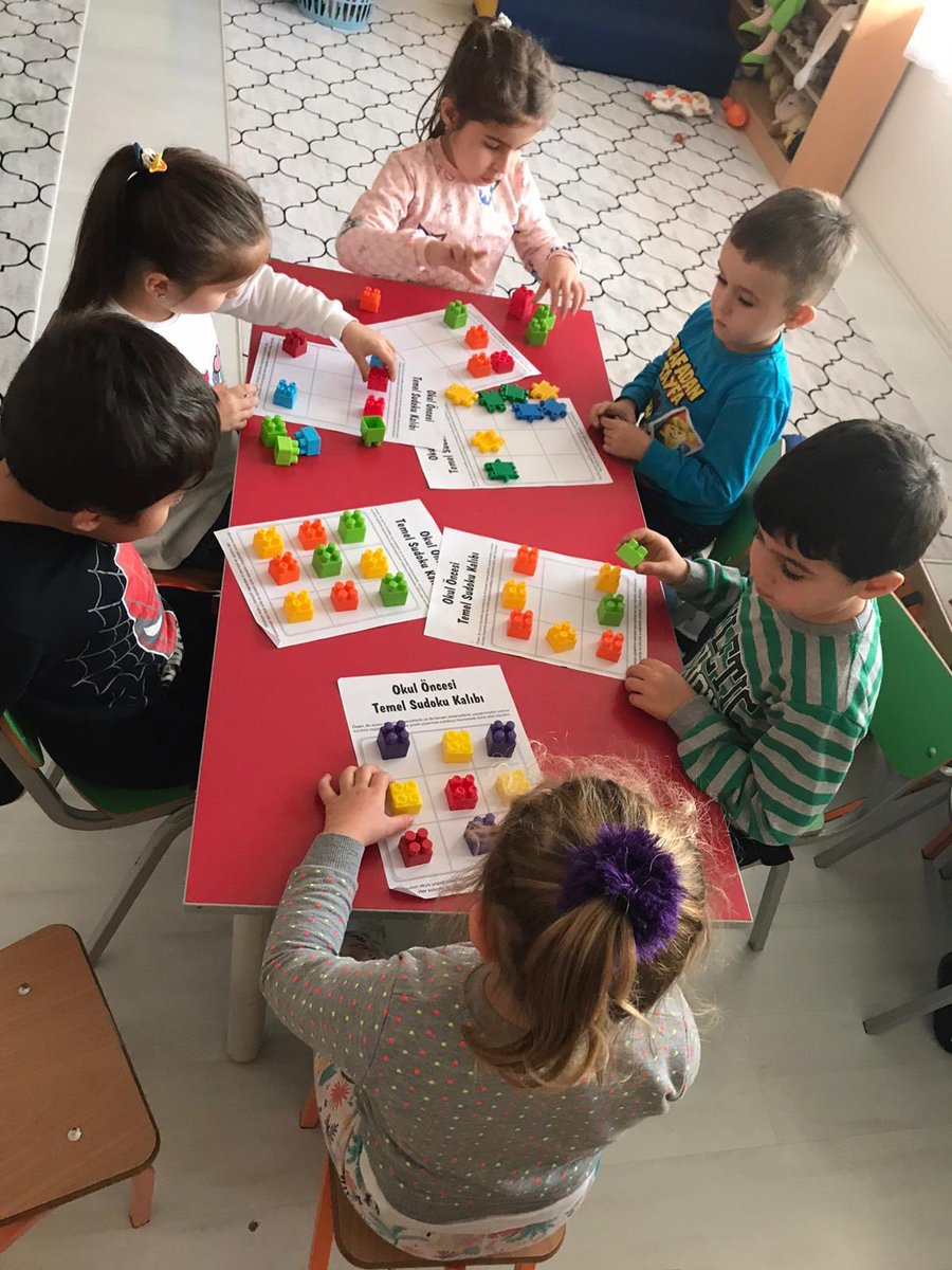ZbeydeHanmAnao3's tweet photo. Sınıflarımızda matematik oyun etkinliklerini bütünleştirip, sudoku çalışmalarıyla öğrencilerimizin farklı düşünme becerilerini geliştiriyoruz. @taraklimem @sakaryamem @mebailesi2023 @fazilet_durmus @ziyaselcuk https://t.co/xizyT2MclN