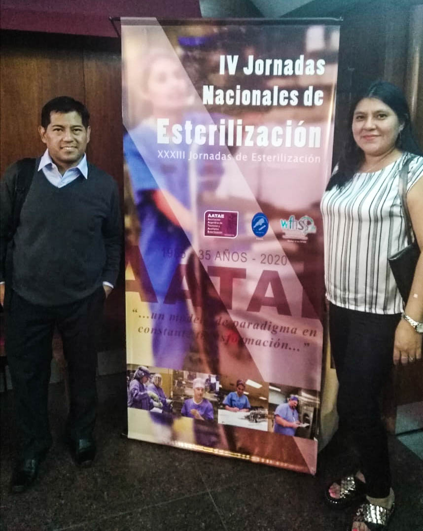 MaimonidesFyB's tweet photo. Daniel Amante, Milagros Donayre y Victorina Tamagno, Graduado y Alumnas de nuestras carreras junto María Isabel Ortega, Téc. en Esterilización de Umai participaron de la IV Jornadas Nacionales de Esterilización organizadas AATAE. https://t.co/kLiXTUhW3H