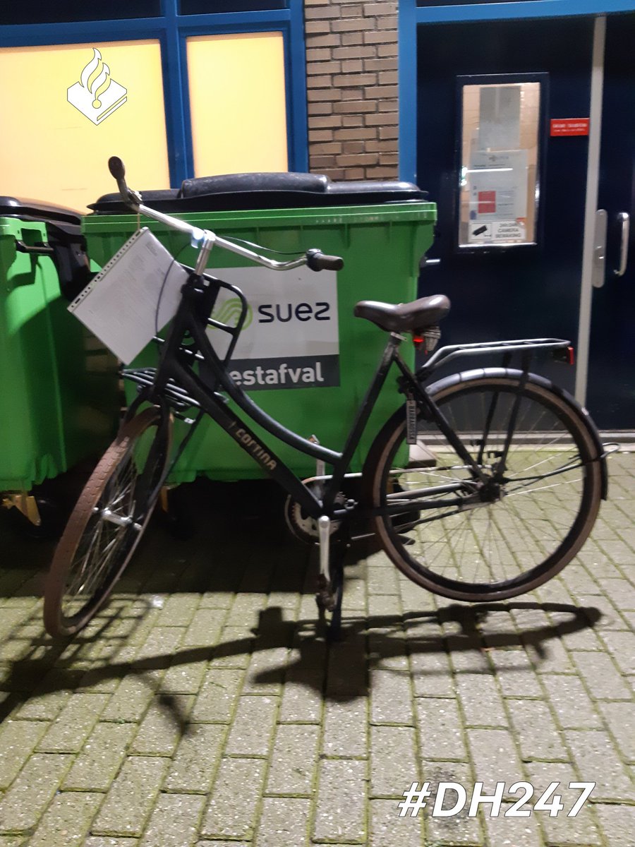 Van wie is deze fiets? Aangetroffen in het water #Haringkade.