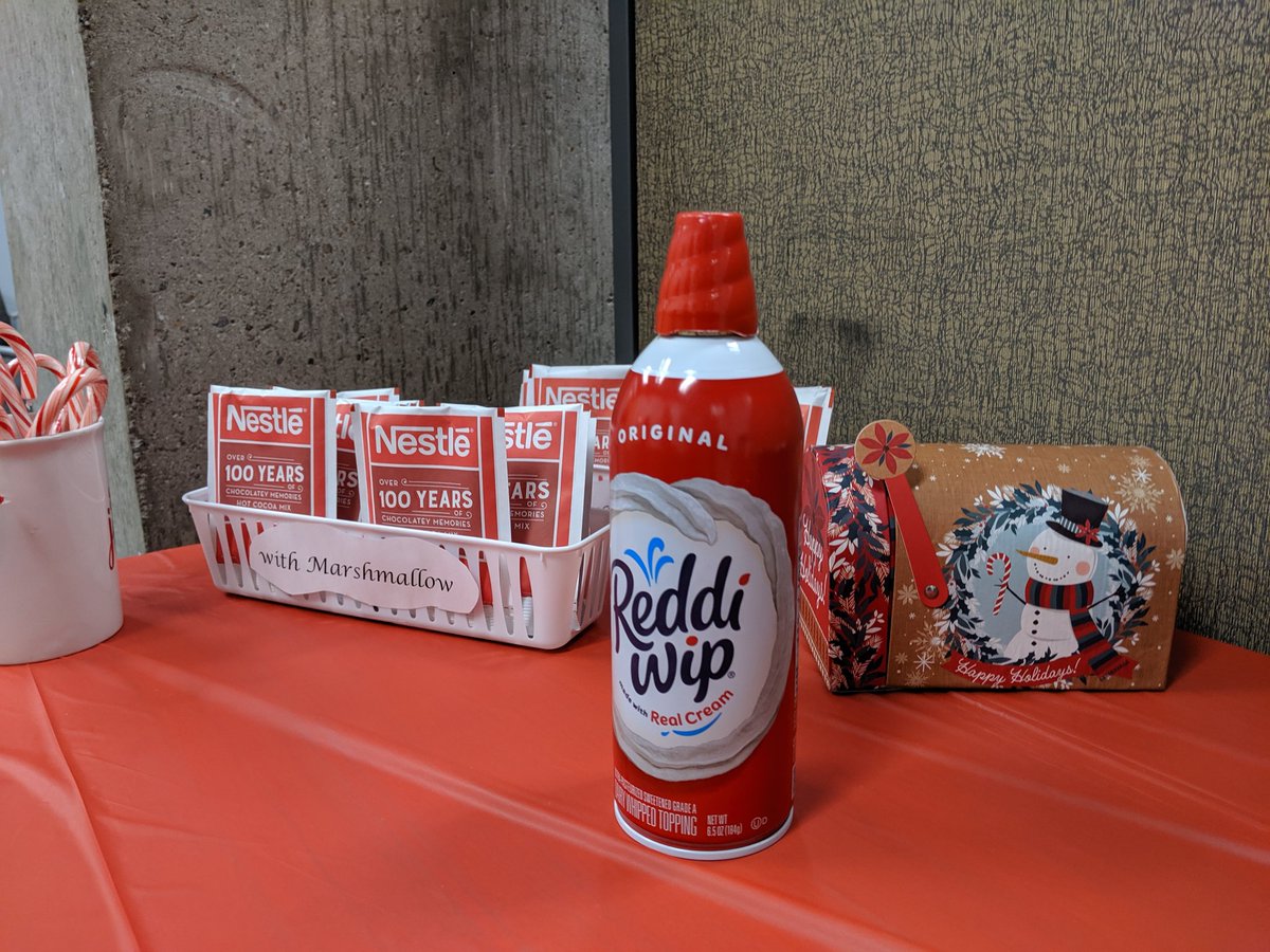 LucioUMS's tweet photo. CASA holiday party is getting started! Stop by for pizza and hot chocolate! https://t.co/DkjBAZGi2D