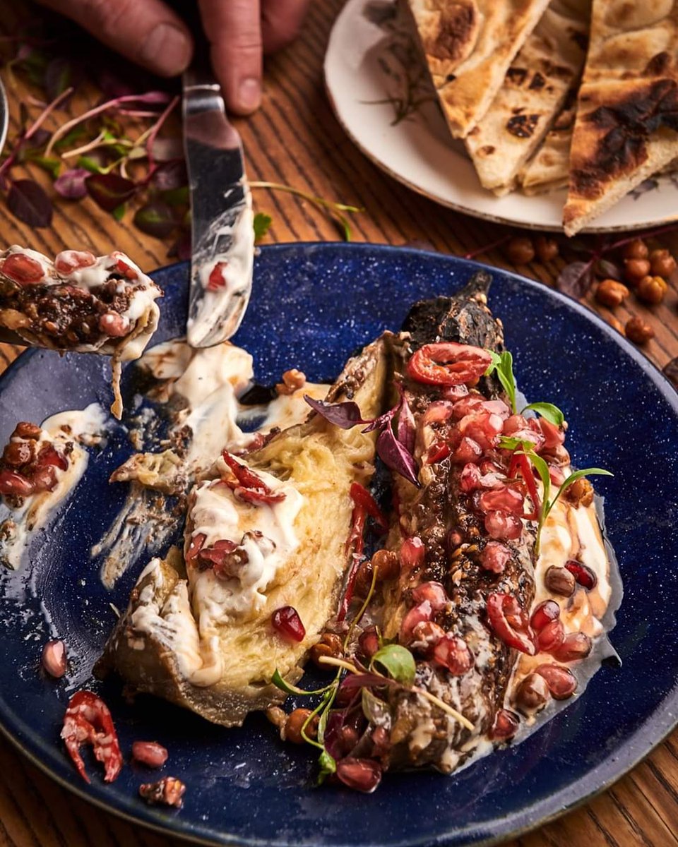 We will reopen our doors Friday 27th of December with some our yummy dishes such this delicious burned aubergine 🍆😋
dar-london.co.uk
#mediterraneanfood #middleeastfood #broadwaymarket #tootingmarket #timeout #friday #sharing #caring #aubergine #vegetarian #Vegan