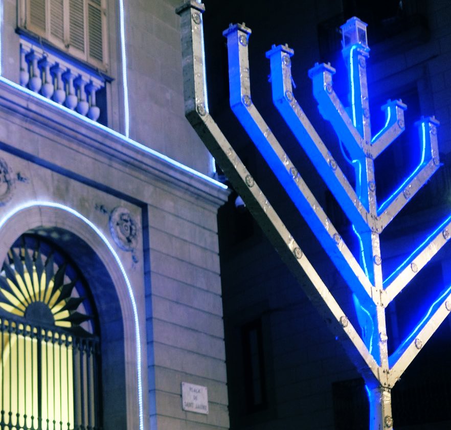 menagadea's tweet photo. Avui a Barcelona celebrem el #Hannukah. Temps d’alegria i comunitat.  #SomDiversitat https://t.co/YFXi2CZiAw