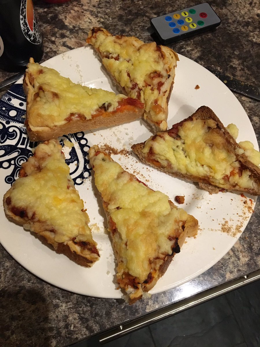 cinnamonmel's tweet photo. Pizza toast! #leftovers
#CheapDinner https://t.co/uDgfQKho2K