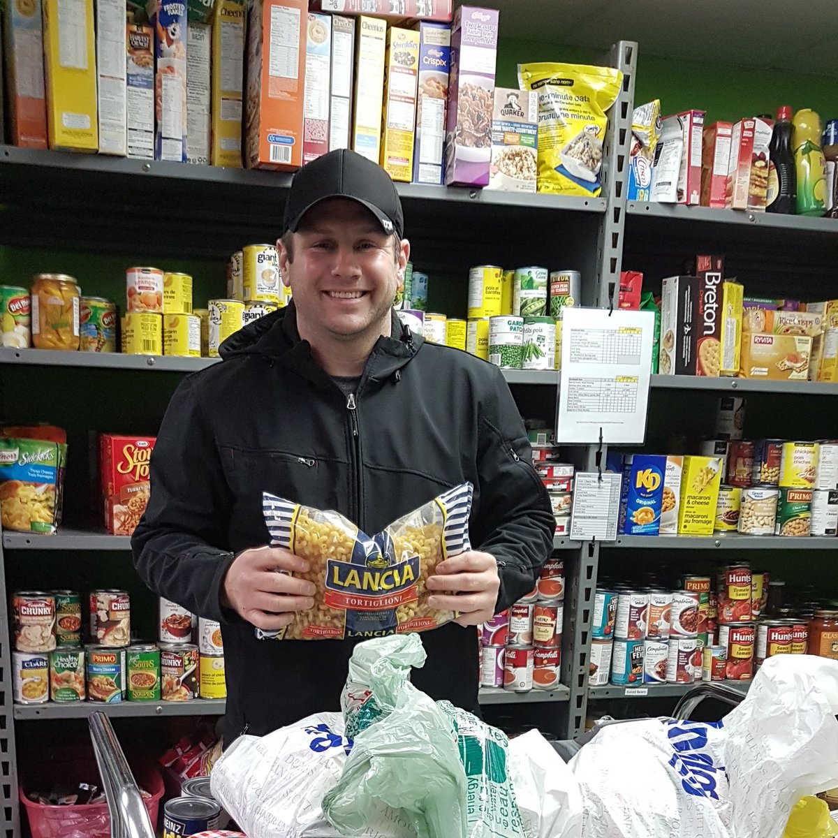 StratfordHOB's tweet photo. Thank You @BlackSwanRugby  for collecting 147.5 lbs of food at your family and friends skate! https://t.co/etEPBadtMB