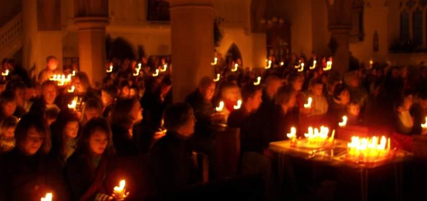 Christmas Eve 
4pm ..Crib Service and Christingle
In St Paul's Church 
#chichester #churchofengland #dioceseofchichester #cribservice #familyworship #mulledwine #mincepies #childfriendly.