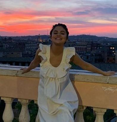 SelOwnsMySoul's tweet photo. Let's make a thread of powerful, strong and independent WOMEN

                     I'll start

Selena Gomez and Lady Gaga https://t.co/Iy1SJXDEHe
