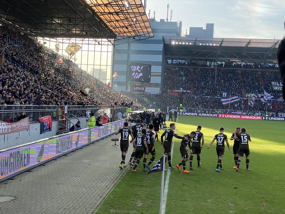 FootballFlight's tweet photo. #stpauli vs #arminiabielefeld #millerntor #ticket 15€ #jahresabschluss #2bundesliga #hamburg ist #braunweiss #fcsp #footballflight #casualgroundhop #awaydays #thechickenbaltichronicles https://t.co/d09VmrIACU