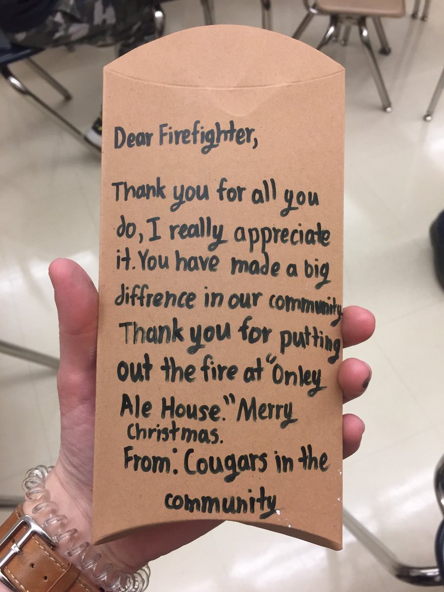 CashellES's tweet photo. Cashell’s Cougars in the Community after school service club decorated and filled gift boxes with Hershey kisses for our local fire station, Sandy Springs. Students thanked them for their service and wished them Happy Holidays! #cashellpride #ces50yrofexcellence #givingback https://t.co/vVlipzLQmq