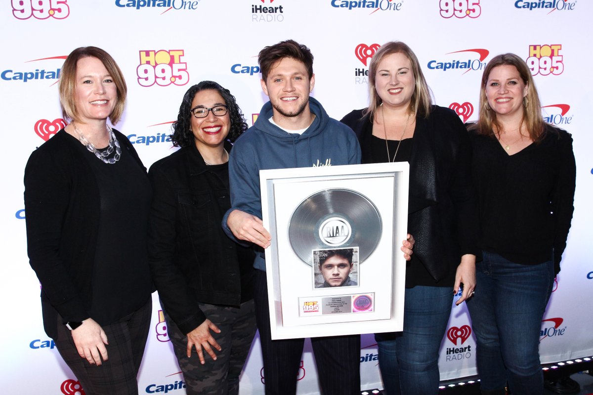 RIAA's tweet photo. We were excited 🎉 to present @NiallOfficial with a platinum award 💿 for his only solo album #Flicker. @capitolrecords https://t.co/s95JaM2WfI