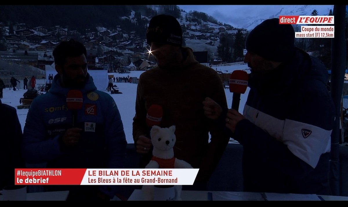 SylvainAguer's tweet photo. L'image insolite de ces directs de @lachainelequipe depuis Le Grand-Bornand !!!
Le plateau est plongée dans le noir !!!
Vous les reconnaissez ? 🤔
#lequipeBIATHLON #ALGB19 https://t.co/ETTInggNlT