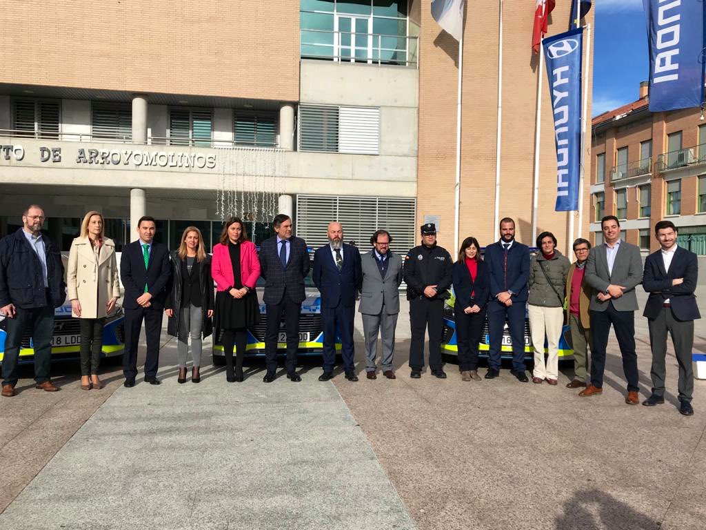 navarromoralesa's tweet photo. 🚓 Estrenamos 3 nuevos vehículos híbridos para la Policía Local.

Mejoramos los medios materiales para que nuestros agentes puedan realizar su trabajo de una manera más efectiva. https://t.co/fnT99qBD6v