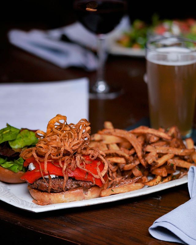 Our House Burger is blackened and topped with goat cheese, roasted red peppers and tobacco onions. It’s tastes even better than it looks!
.
#burger #burgers #blackened #goatcheese #roastedredpepper #tobaccoonions #havedinner #highlandavenue #hickorync #h… ift.tt/2PPlPDG