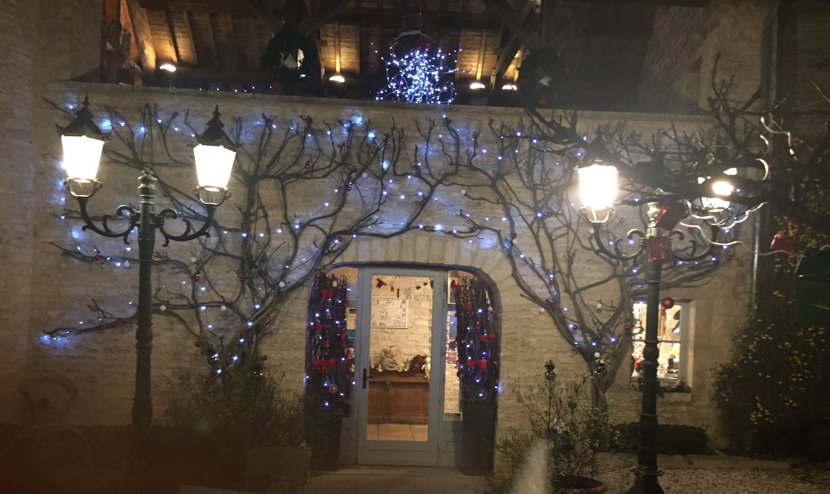 jaynecoops's tweet photo. Staying in this really cute Auberge for the night #Nitry 🎄 https://t.co/LOSRyghJIJ