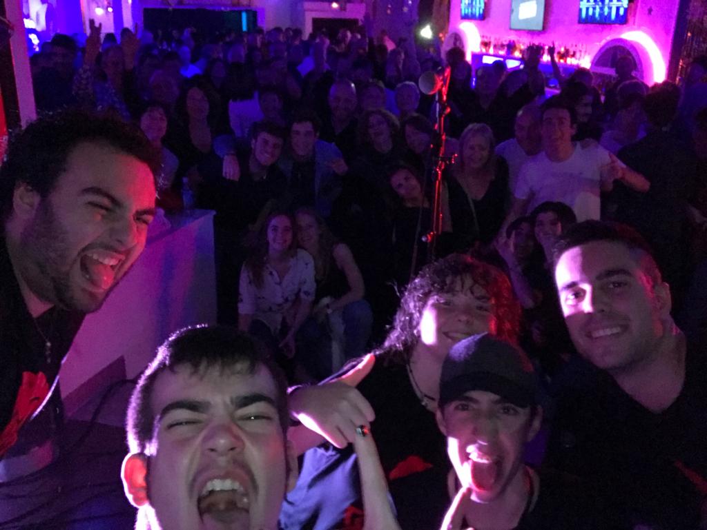 Red Smoke tweet media