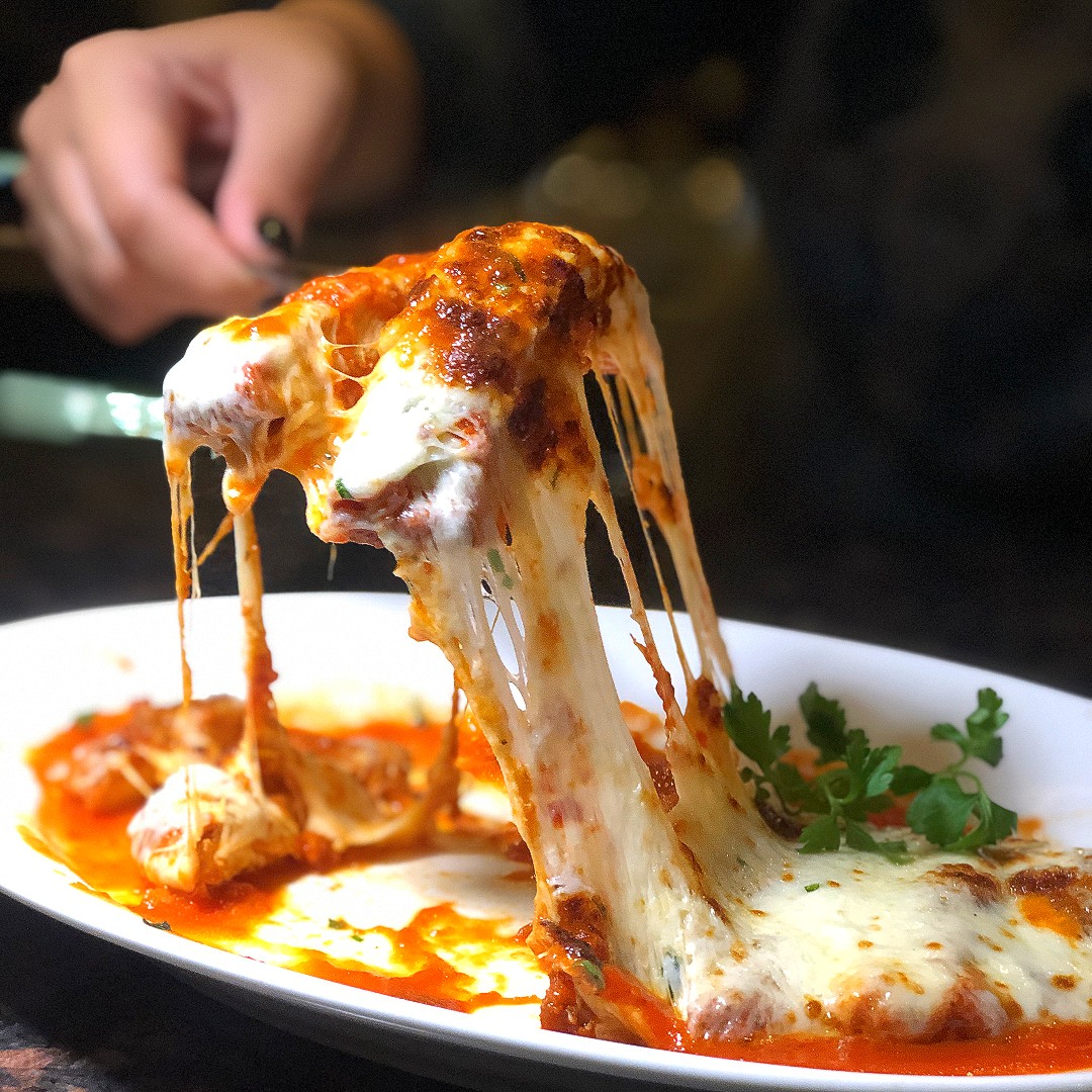 BenandJackSteak's tweet photo. Cheesy Chicken Parmigiana. Get it on the Christmas menu, available on the 24th and 25th, open regular hours ✨
.
.
.
.
.
#benandjackssteakhousenyc #benandjacksnyc #eatingnewyork #steakdinner #steaks #nysteaks #nyceating #steakhouse #christmasparty #chickenparm #cheeselovers https://t.co/lHfWwudIpu