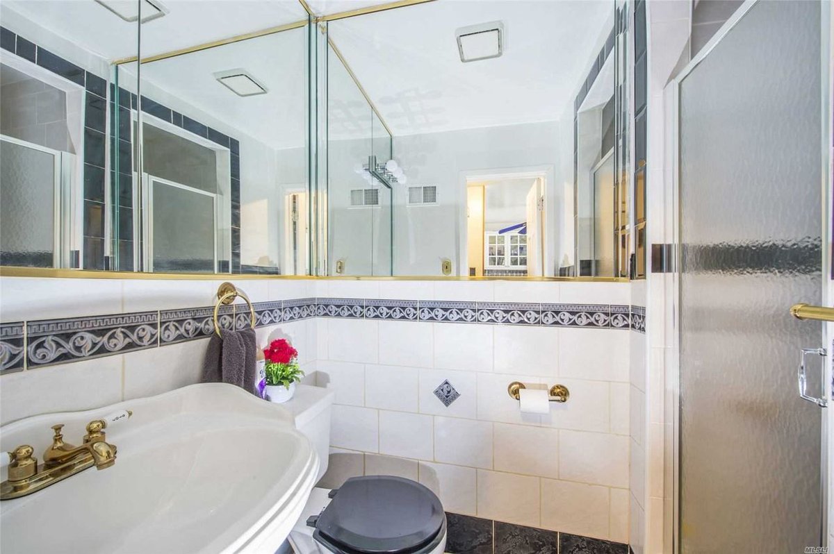 RubyBhallaRE's tweet photo. Attention New York Home Buyers !!!
13 Jewell Mckoy Ln., Brooklyn, NY 11213
https://t.co/OvLziyzlYQ

Courtesy: Clarke, Susan, Keller Williams Legendary

#NewYork #houseforsaleinny #houseforsale #house #homes #newyorkrealestate #realestate #realestatenewyork #rubyshometeam https://t.co/kIdORQd7Pz
