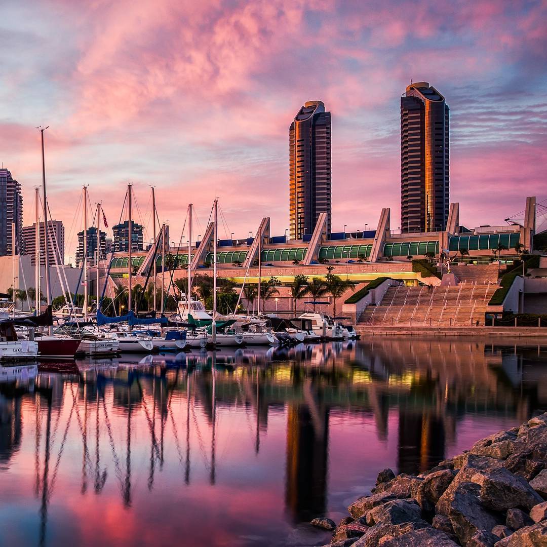 marriottgaslamp's tweet photo. Cotton candy skies for a sweet ending to another San Diego day. 
📷: senorito_de_lima97

#GaslampDistrict #MarriottGaslamp #SanDiego #GaslampQuarter #DowntownSD https://t.co/kugv7HB0jG