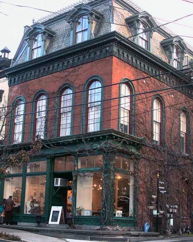 CSAPOTHECARY's tweet image. We hope everyone is having a cozy holiday season! We will be open 10-2 tomorrow for any last minute shopping🎁 ift.tt/363WuLG