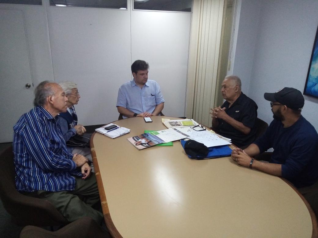 #23Dic Con <a href="/RicardoCusanno/">Ricardo Cusanno</a> <a href="/fedecamaras/">FEDECAMARAS</a> el equipo de <a href="/catia_posible/">Catia Posible</a> @Eledil14Ccs @juliodemocrata2 <a href="/gonzavidi/">Mariangela</a> Evaluando, pensando, analizando, conversando sobre la realidad económica, urbana de Caracas y la inserción de la parroquia Sucre, Catia en ella. Los retos del año 2020