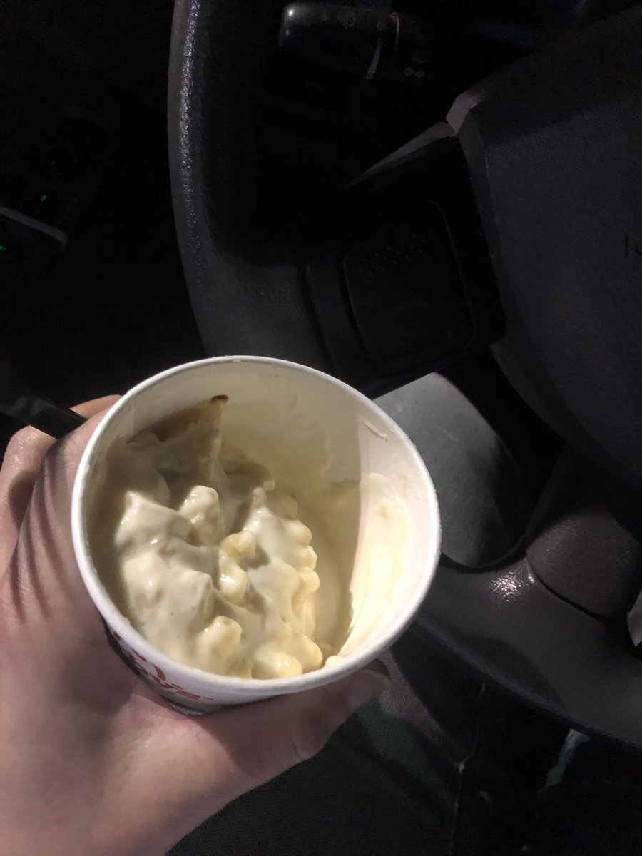 devanmarie's tweet image. So I thought I’d try the Mac &amp;amp; cheese at @Arbys tonight and this is what I paid almost $4 for. It tasted great... well at least the few noodles that were more than luke warm... considering the 1/4 cup I was given. smh. Cc: @ArbysCares