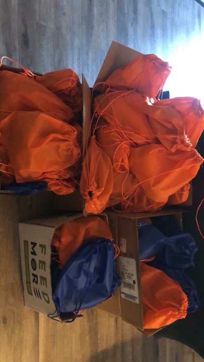 Inf_wellnessMD's tweet photo. Helping the homeless this Christmas season! #TheWellnessProject https://t.co/gI9jW2iHkN