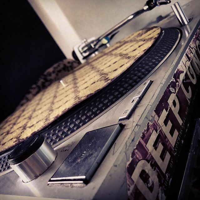 jboogiejustin's tweet image. If this turntable could talk. #deepconcentration ift.tt/39a3f0s