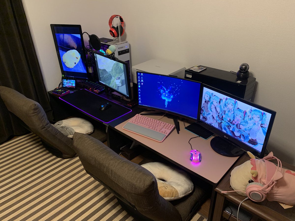 ট ইট র きぃこっ きぃろっ 我が家のリビング紹介 ぼくpc 嫁pc テレビを見ることより パソコン することの方が多いので テレビ置く1番メインの場所をpcスペースにしています 友達とか来たら リビングに何個画面あんねんwってよく突っ込まれます