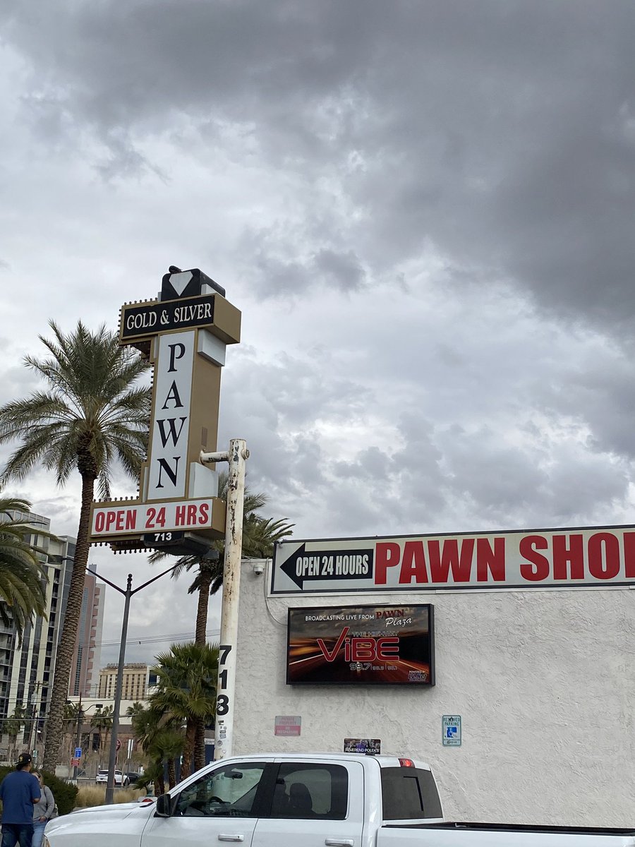 TaraSandsVO's tweet photo. The real @GoldSilverPawn wasn’t there but I still fan-girled over this cardboard cutout
#pawnstars @pawnstars @HISTORY #gspawnshop #lasvesgas https://t.co/4EDASntt7F