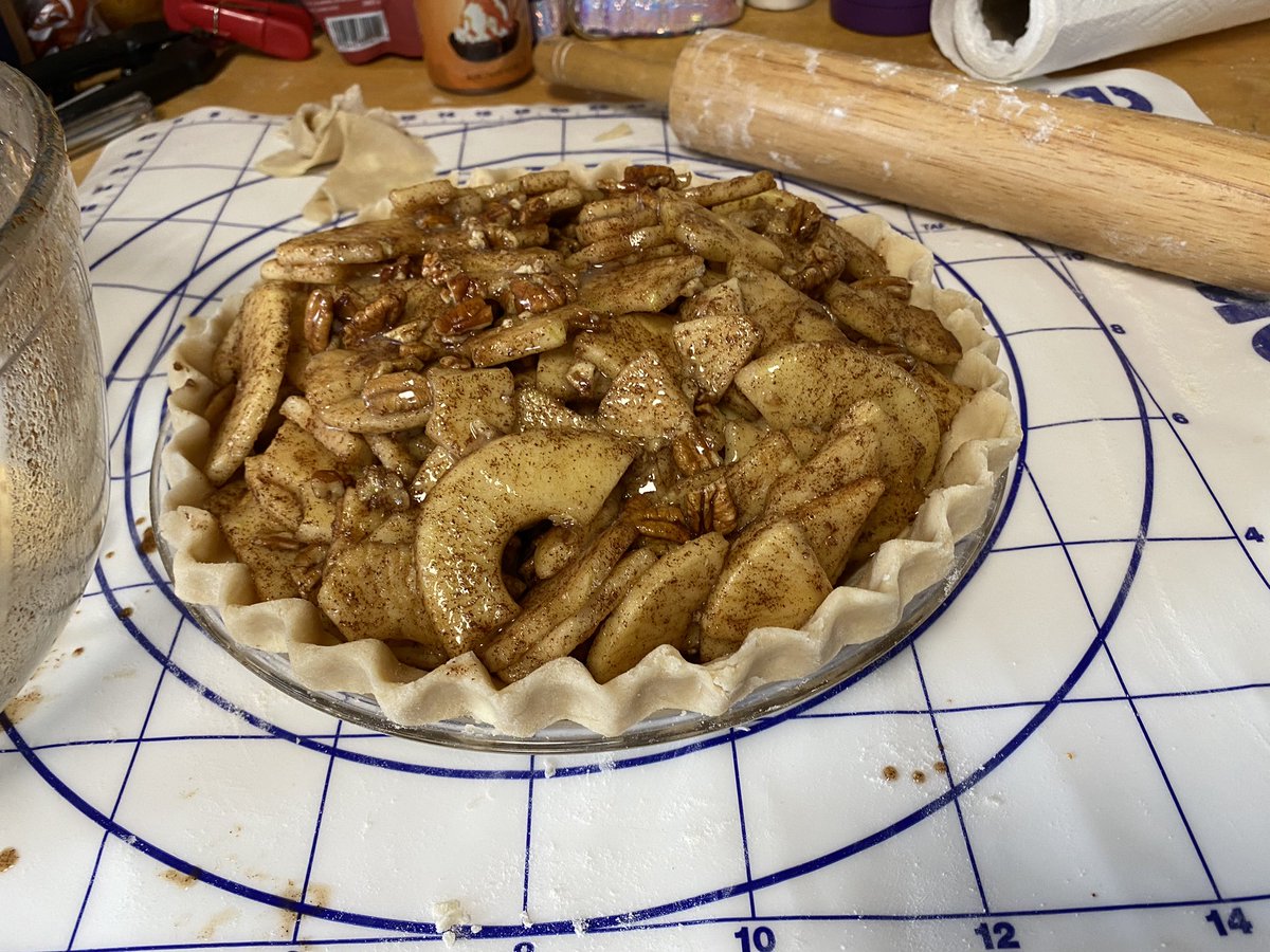 RxSQLKat's tweet image. The first of the holiday baking into the oven. Caramel apple pecan pie.