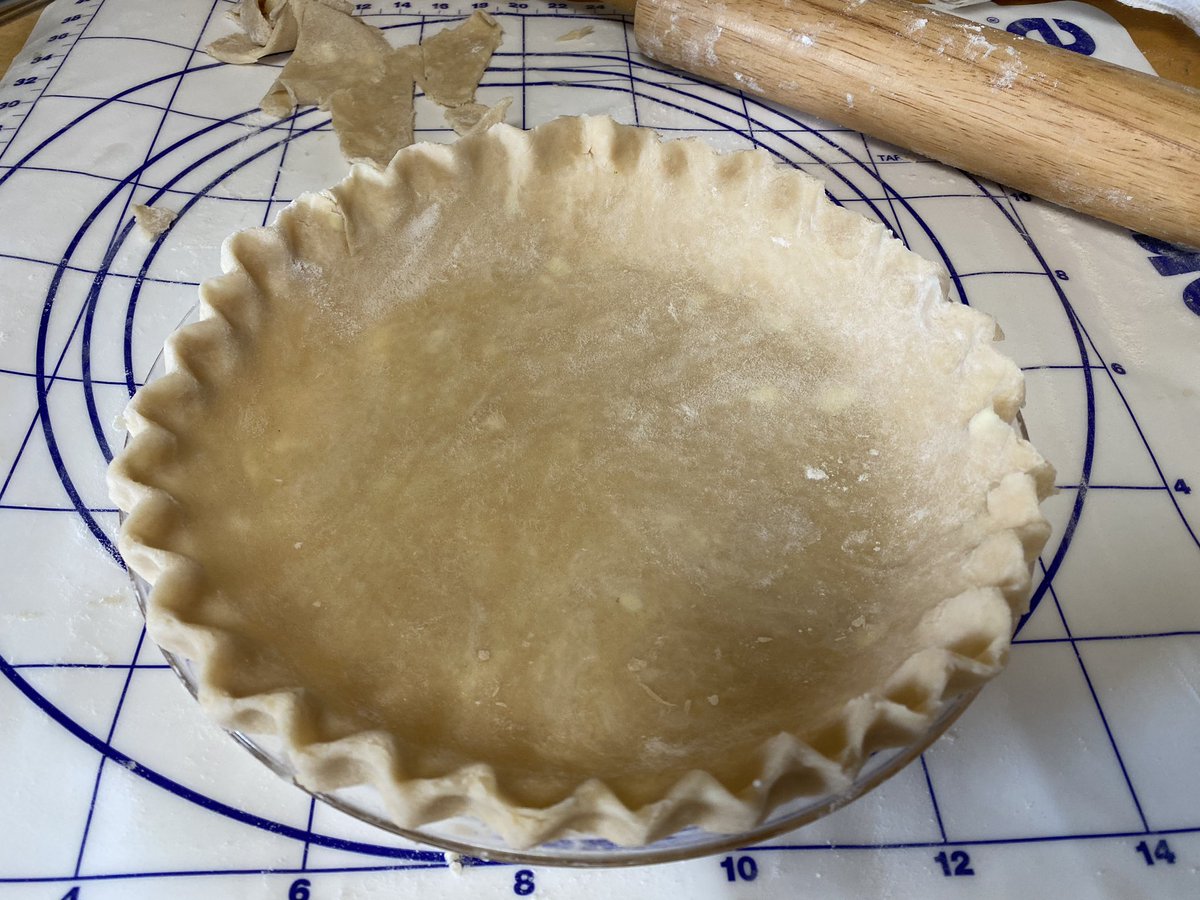 RxSQLKat's tweet image. The first of the holiday baking into the oven. Caramel apple pecan pie.