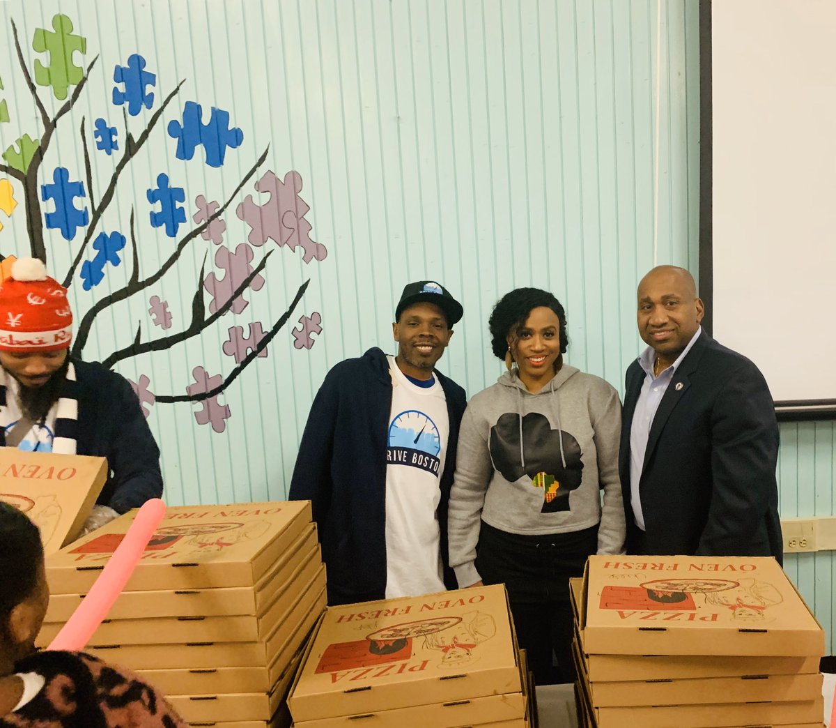 GotLuzChange's tweet photo. A weekend in community with our beloved Congresswoman @RepPressley and we got to bump into some familiar faces! TY @VoteRussell for your donations as well to #DriveBoston as they got to serve hundreds of families for the 11th year in a row 🙏🏽✨ Happy holidays #Boston! ❄️🎄 https://t.co/tnWeNwKcV2