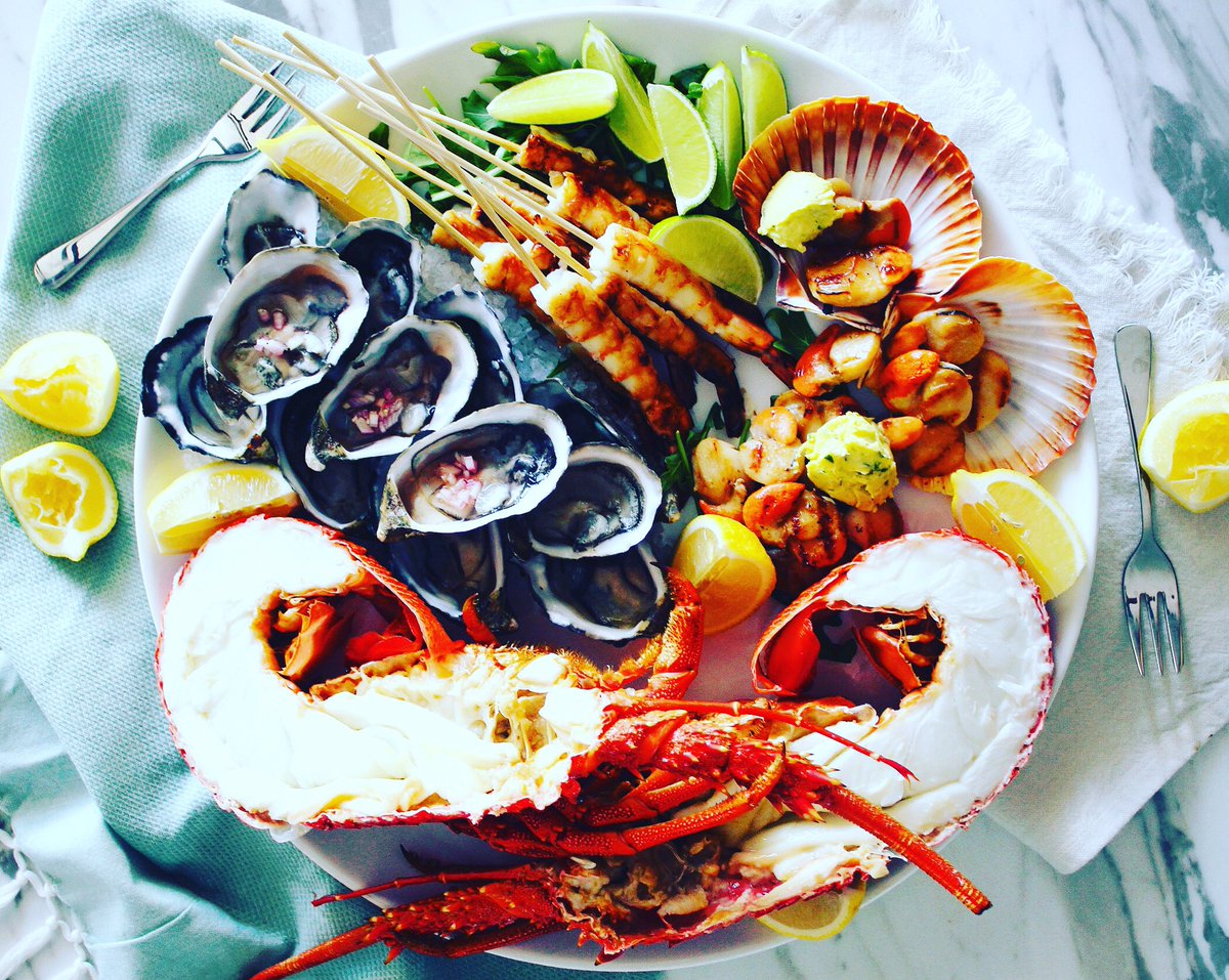 Now this is a platter to impress any seafood lover! Fresh <a href="/Ferguson_Aust/">Ferguson Australia</a> Lobster, oysters, charred lime prawns and grilled scallops. Find the full recipe here - fergusonaustralia.com/recipe/seafood…
#fergusonaustralia 
#fergusonaustraliaseafood 
#southernrocklobster 
#australianseafood