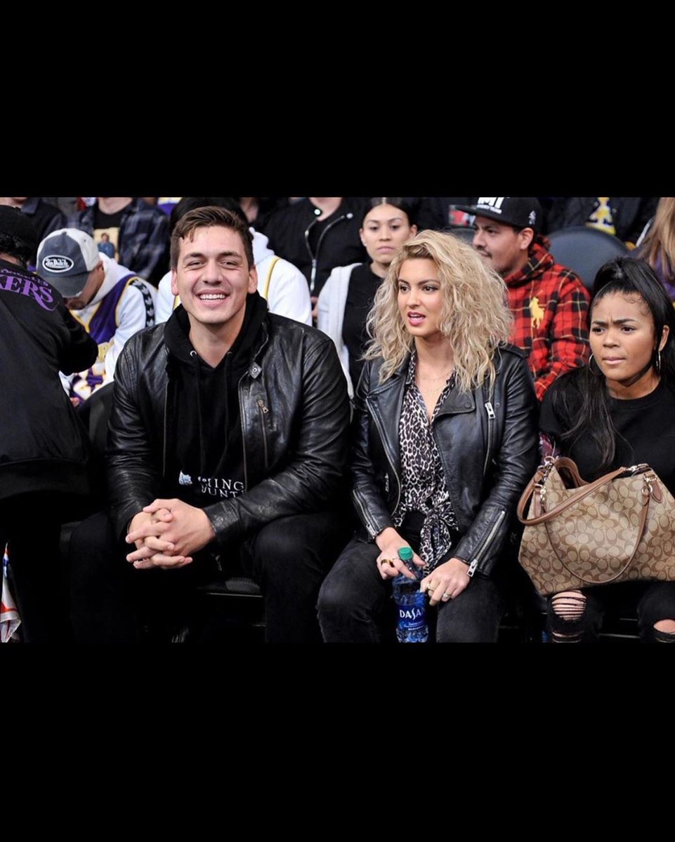 Tori with <a href="/zoeupkins/">Zoe Upkins</a> last night (via zoeupkins on Instagram)
