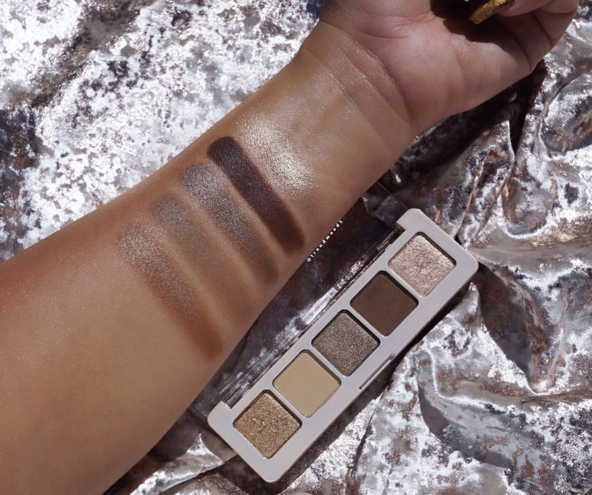 Trendmood's tweet photo. #REVEALED 🚨NEW! Mini! By @Natasha_Denona 😍🙌🏼🙀 and she is ready for the season ❄️ Cool tones nude palette, say hello to  The #MiniGlam #EyeshadowPalette ✨
Includes 5 beautiful, wearable shades $25 Online ➡️ TOMORROW @sephora https://t.co/tSXbyFSsfq