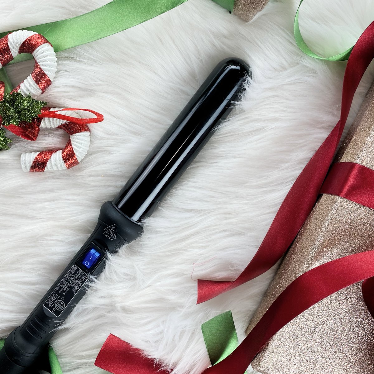 NuMeofficial's tweet photo. Giveaway Time!🎉 
We want to wish you all a very happy holiday season! We're giving away to (1) lucky winner our 32mm Classic Wand!
Follow these rules to enter:
🌲 Follow us @NuMe_Style 
🌲RT this post!
🌲Tag a friend in the replies!
#giveaway https://t.co/iZcygia5bh